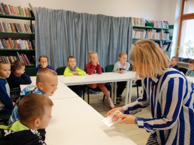 Spotkanie w bibliotece z Anną Kaźmierak - zdjęcie13